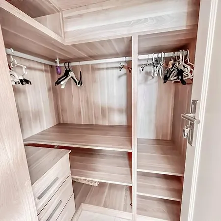 One Bedroom Modern In شقة